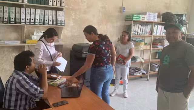 La actuaria levantó el acta correspondiente y los denunciantes únicamente fueron atendidos por la asistente personal del Alcalde