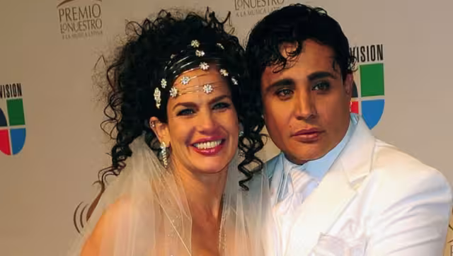 Hace unos meses se casó con su pareja, hoy está intubado. Foto: Especial