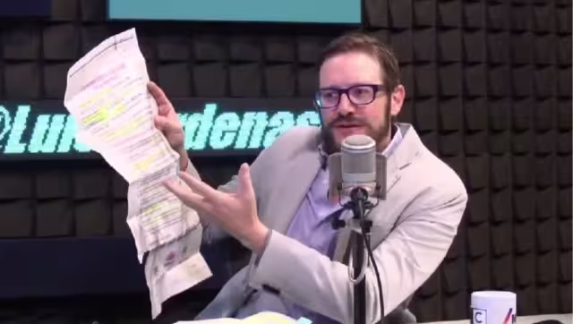 El periodista Hernán Gómez sufrió un trago amargo en la Marcha por Nuestra Democracia