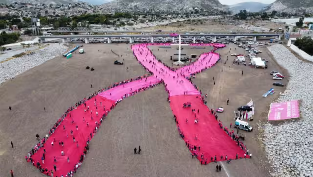 La tela servirá para crear pañuelos y ayudar a mujeres con cáncer