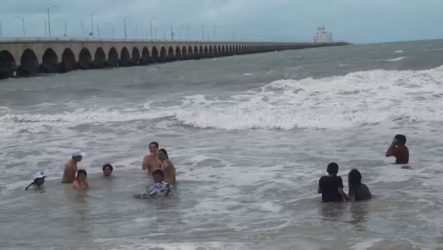 Durante este domingo se registraron olas de hasta un metro