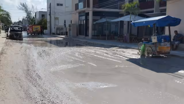 Se dio a conocer que hay conductores que ignoran las cintas restrictivas en zonas de relleno. Las precipitaciones del domingo dejaron anegadas varias partes de la isla.
