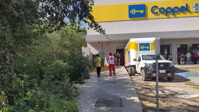 El hombre se quejó de un fuerte dolor por lo que fue atendido por personal de la Cruz Roja