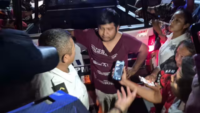 Moto mandaditos encaran y golpean a presunto estafador.