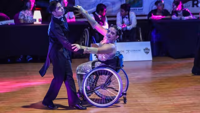 los atletas se encuentran en la lucha por un medalla
