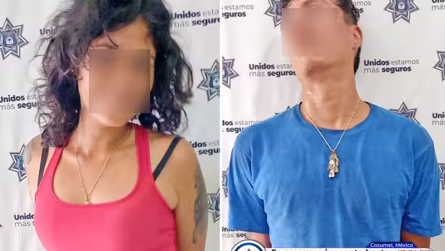 La mujer estaba sobre la unidad, mientras el hombre intentaba activarla, al ser cuestionados si todo estaba bien, ambos se alteraron e insultaron a los agentes