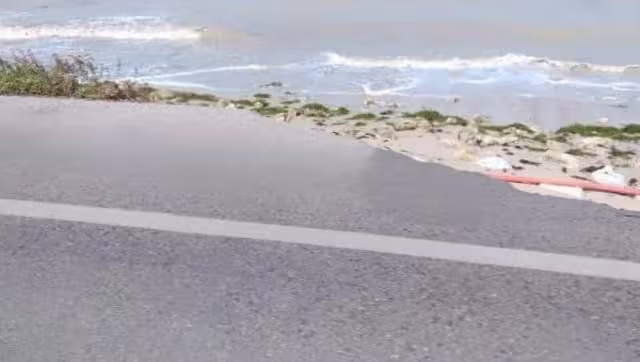 Los conductores reciben indicaciones de las autoridades civiles para mantenerse alertas