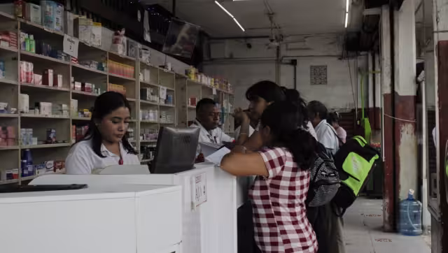 Mauricio Sauri indicó que la dosis contra el SARS-CoV-2 ya fue autorizada a empresas particulares para su comercialización