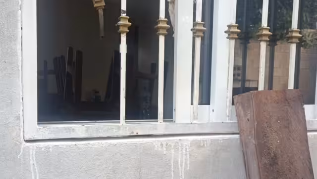 Los malhechores rompieron los metales del protector con una madera