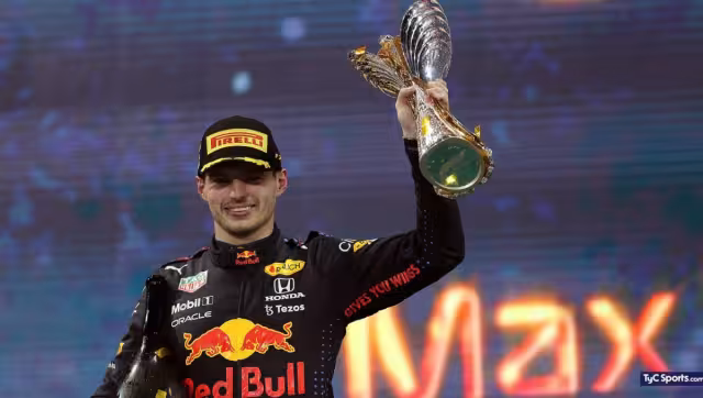 El piloto rebasó los límites de la pista por tercera ocasión y recibió una bandera blanca y negra