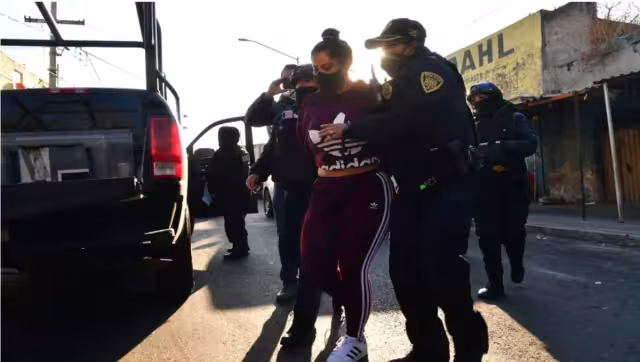 Agentes de inteligencia de la policía capitalina detuvieron a Miriam Ramírez, pareja sentimental de “El Perro”, principal extorsionador de comerciantes en el perímetro B de la alcaldía Cuauhtémoc