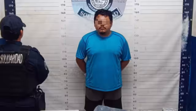 El detenido fue asegurado con 15 envoltorios con posible marihuana