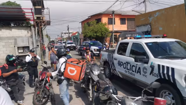 Los motomandaditos fueron acompañados de elementos policiacos para detener al presunto ladrón