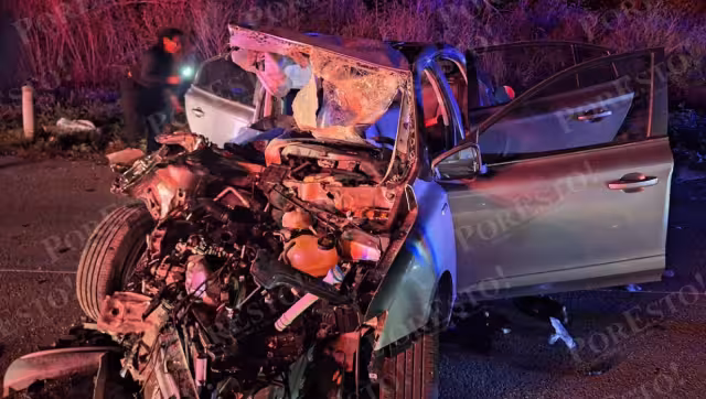 El accidente fue aparatoso, tan es así que el auto quedó destrozado