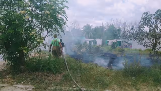 Bomberos de Escárcega fueron apoyados por Protección Civil Municipal