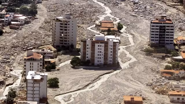 La ubicación de La Guaira, entre el mar y la montaña, la convierte en una zona clave para entender el alcance de la emergencia sísmica