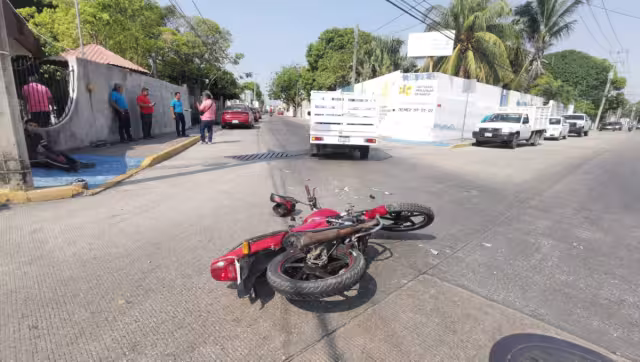 El motociclista terminó con lesiones en las piernas