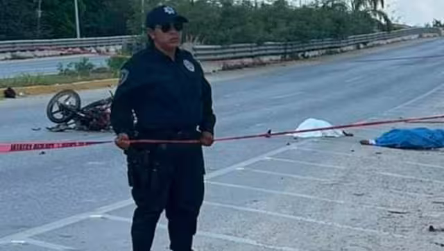 La pareja perdió el control d ela moto y se estrelló con el asfalto, muriendo instantáneamente