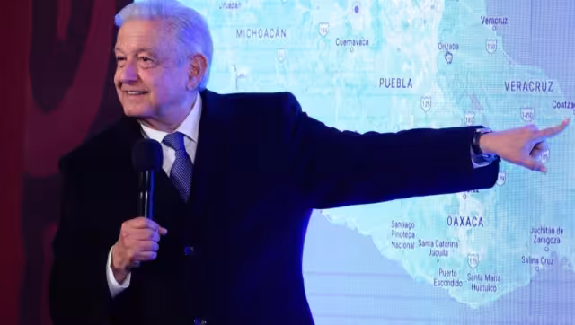 Andrés Manuel López Obrador señaló que la rehabilitación de las carretras del sureste, quedará a cargo de los ingenieros de la Sedena