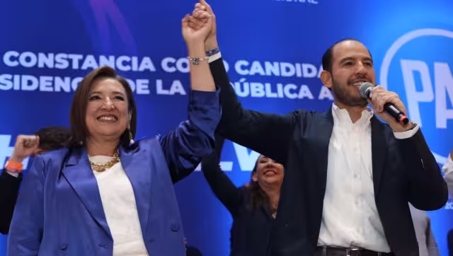 El presidente nacional del PAN, Marko Cortés, entregó a Xóchitl Gálvez la constancia que la ratifica como candidata del PAN a la Presidencia de la República
