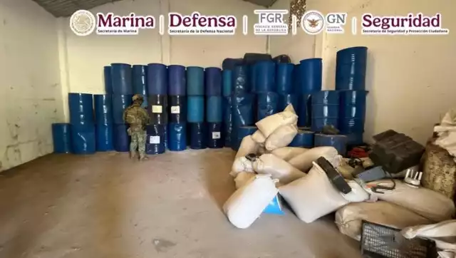 Los elementos federales hallaron aproximadamente 24 mil 920 litros y 12 mil 200 kilogramos de sustancias químicas