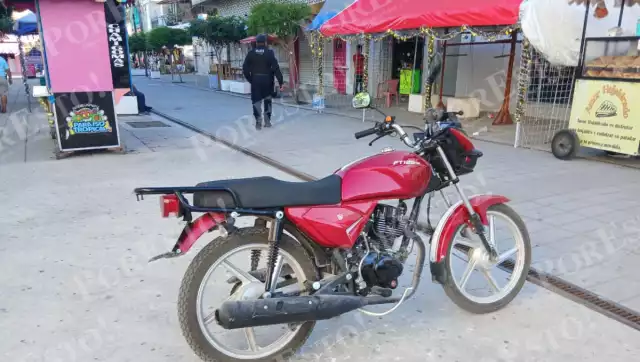 Policías de la SPSC aseguraron una motocicleta tras persecución por calles de la ciudad.