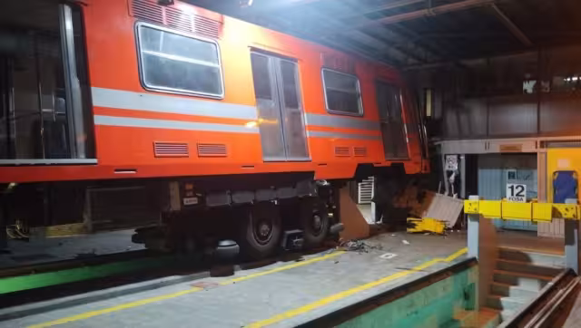 Un convoy del Metro se estrelló en la zona de talleres de El Rosario