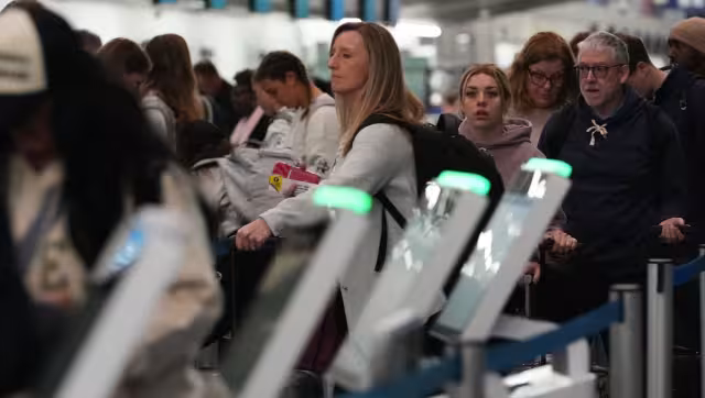 Este jueves se registran casi mil cancelaciones y más de 700 demoras