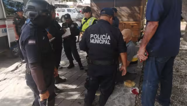 La dirección de seguridad pública y tránsito municipal se encargó de los fines correspondientes con el conductor que originó la embestida