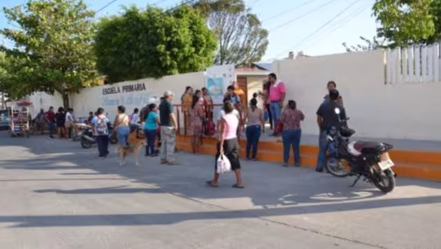 Este lunes regresaron a las aulas alumnos de escuelas de educación básica y media superior, públicas y privadas.