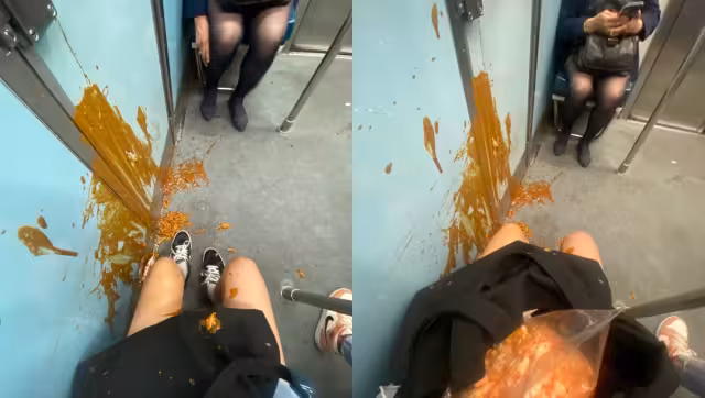 La joven tuvo que realizar sus actividades manchada de mole