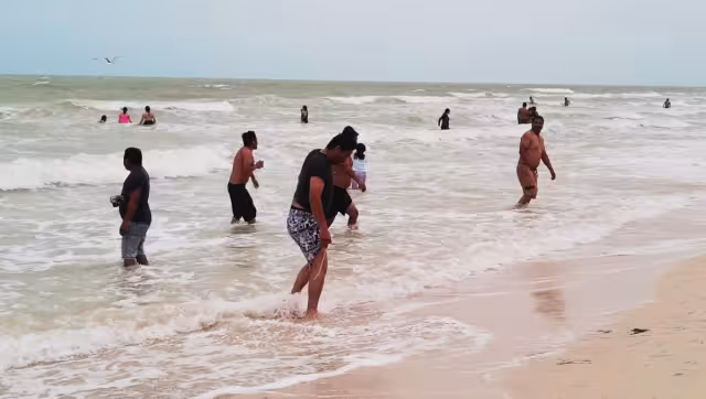 Mientras que algunos estaban en el arenal, otros decidieron visitar algunos locales