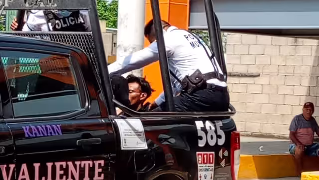 Guardias detuvieron a la salida al hombre