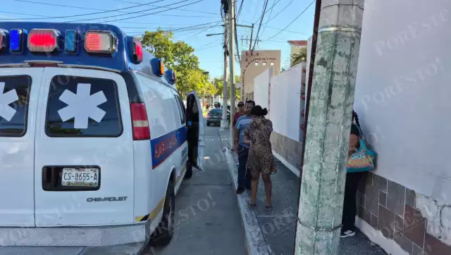 Sufre convulsión y cae en vía pública en la colonia Benito Juárez
