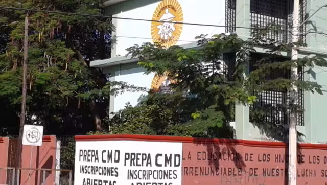 Persona ajena a plantel educativo sufre caída dentro de escuela en Mérida