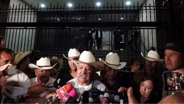 Tras más de cuatro horas de conversaciones, los campesinos salieron de la Secretaría de Gobernación sin ningún acuerdo