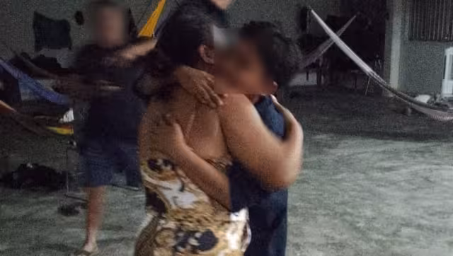 El menor fue auxiliado por policías luego de que los empleados de la gasolinera solicitaran apoyo