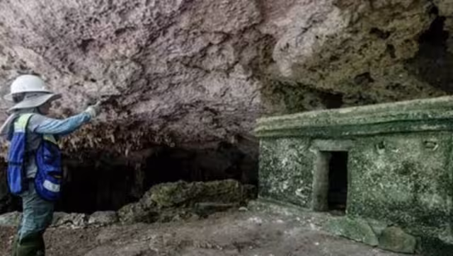 Diego Prieto, Director General del INAH (recuadro), no ha dado información transparente del manejo de los descubrimientos.