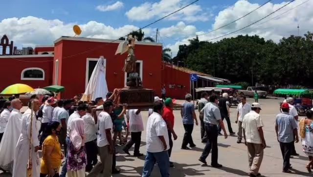 Habitantes realizaron el recorrido a las calles conocido en Yucatán como procesión