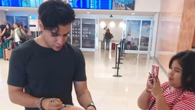 Aaron Mercury firmó autógrafos y se tomó fotografías