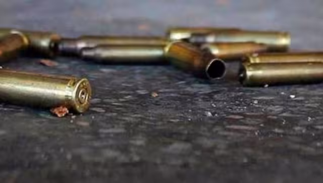 Un ataque armado en el poblado de Plan de los Amates, en la zona rural de Acapulco, resultó en la muerte de dos personas y heridas graves a otras tres