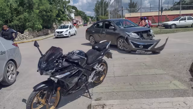 El motociclista fue atendido por paramédicos de la Cruz Roja