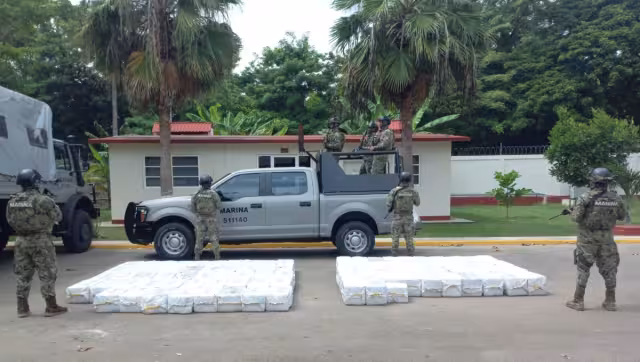 Marina decomisa mil 800 kilogramos de droga en Bacalar