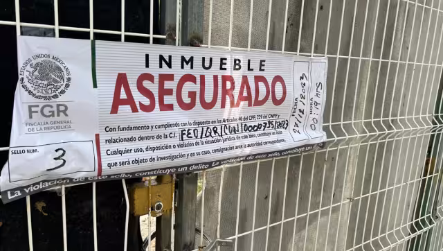 En el primer sitio las autoridades decomisaron presuntas drogas y dejaron los sellos.