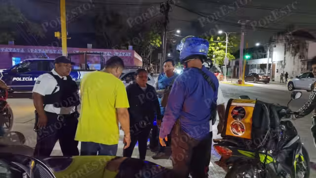 Automóvil impacta motocicleta de Moto Mandaditos en Campeche