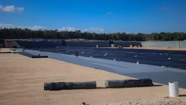 Según el Programa de Ordenamiento Ecológico Local, la nueva celda está cerca de la zona de protección hídrica; Semarnat reitera que no autorizó la MIA.