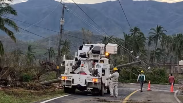 CFE trabaja con celeridad para restablecer el servicio eléctrico en Guerrero, tras el paso del Huracán Otis