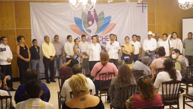 Aunque dijo que como dirigente no participará, si le dio un espacio a su hijo
