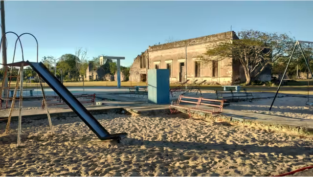 San Juan Koop cuenta con aproximadamente 300 habitantes y formó parte de la zona henequenera a principios del siglo XX