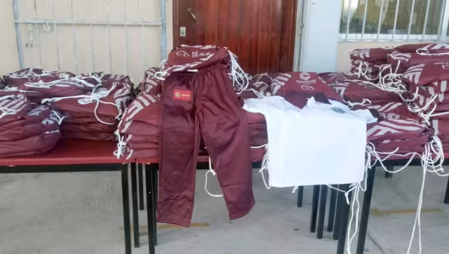 La Secretaría del Bienestar primero empezará a entregar los uniformes a los niños de escasos recursos